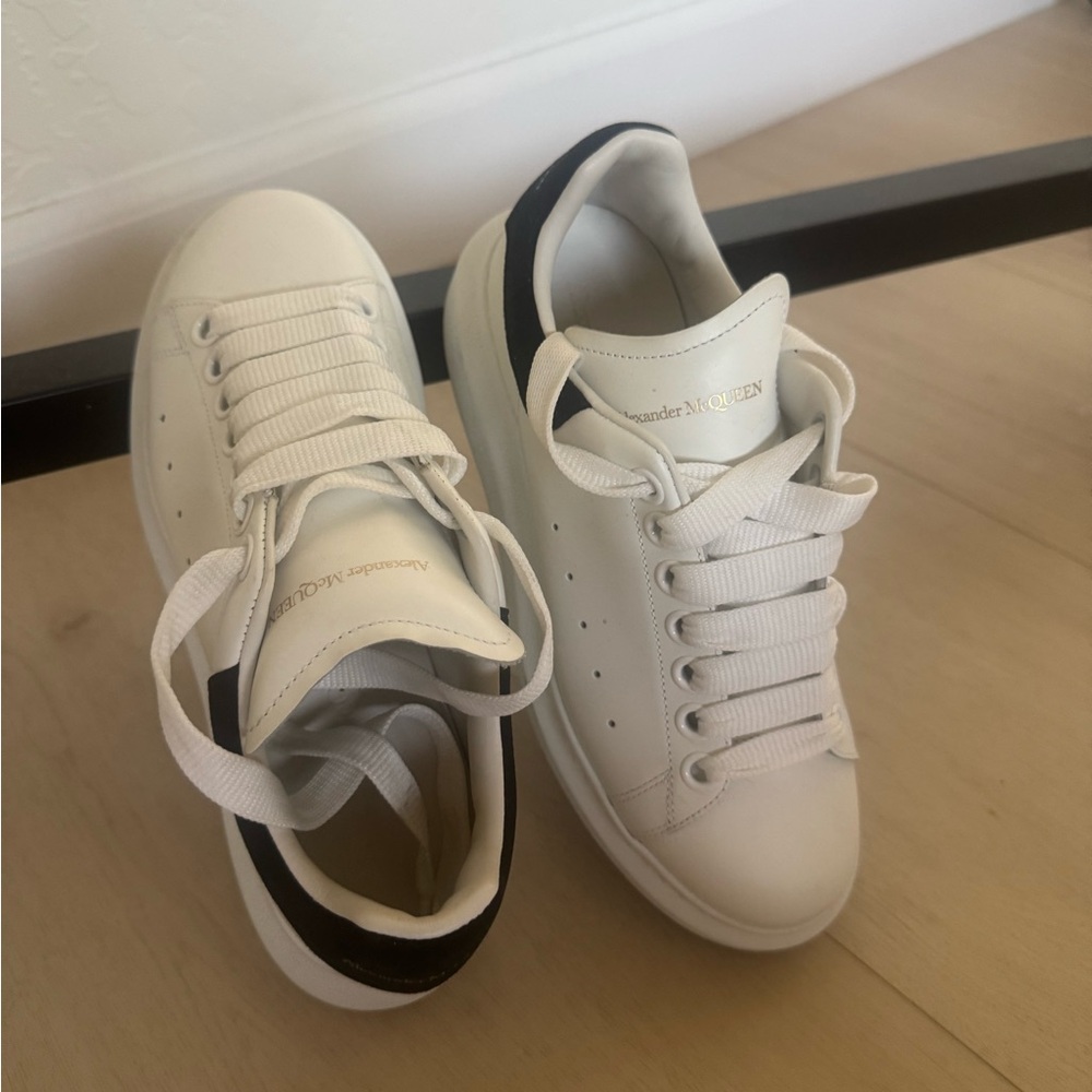 EUC-Alexander McQueen White and Black oversized Sneakers Sz6.5 /36 1/2 E